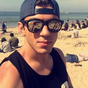 Meet your Posher, Ethan